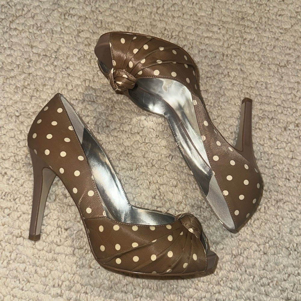 Guess polka dot heels size 6.5